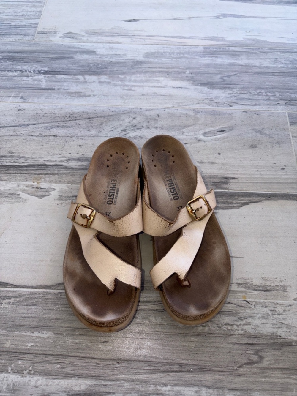 Mephisto Cream Leather Buckle Toe-Loop Sandals 37